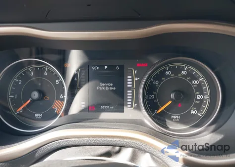 2015 Jeep Cherokee Latitude z USA, uszkodzony, nr VIN 1C4PJMCB4FW570511